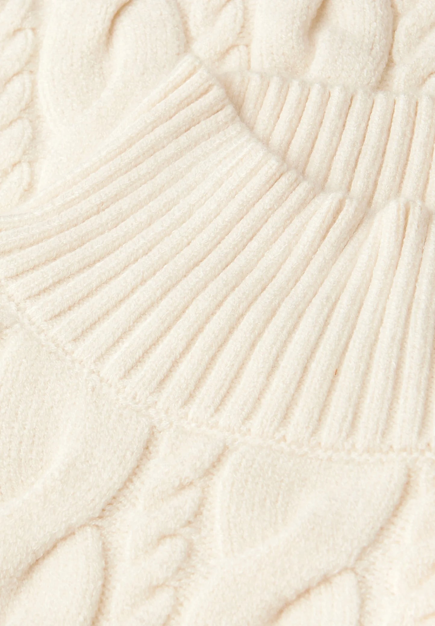 LTD QR_turtle neck cable sweat