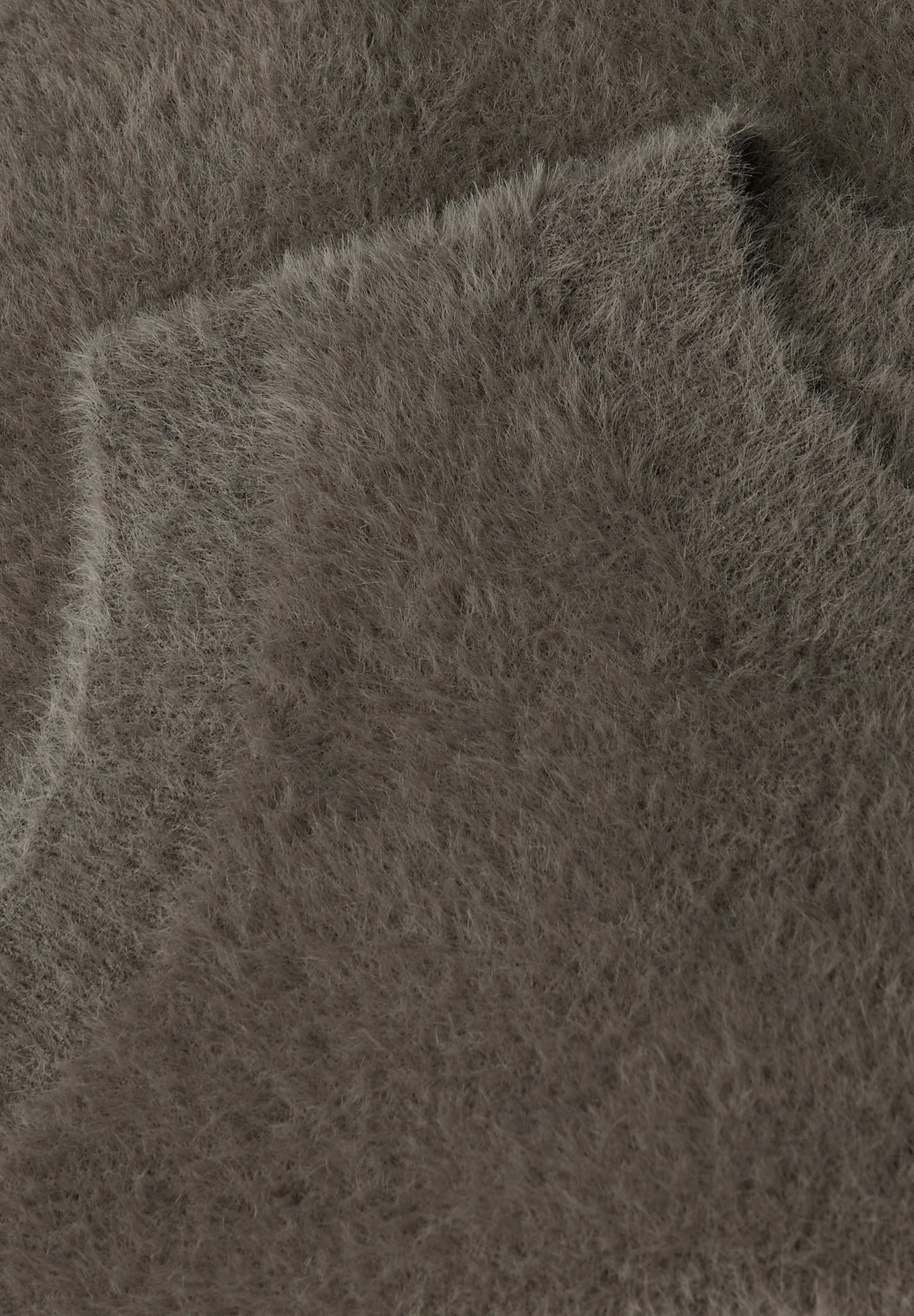 LTD QR_ fluffy sleeveless swea