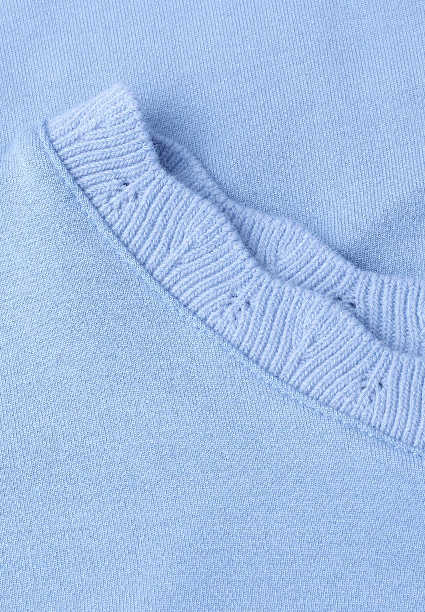 shirt w.deco neckline tape