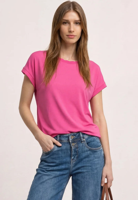 shirt w.deco neckline tape