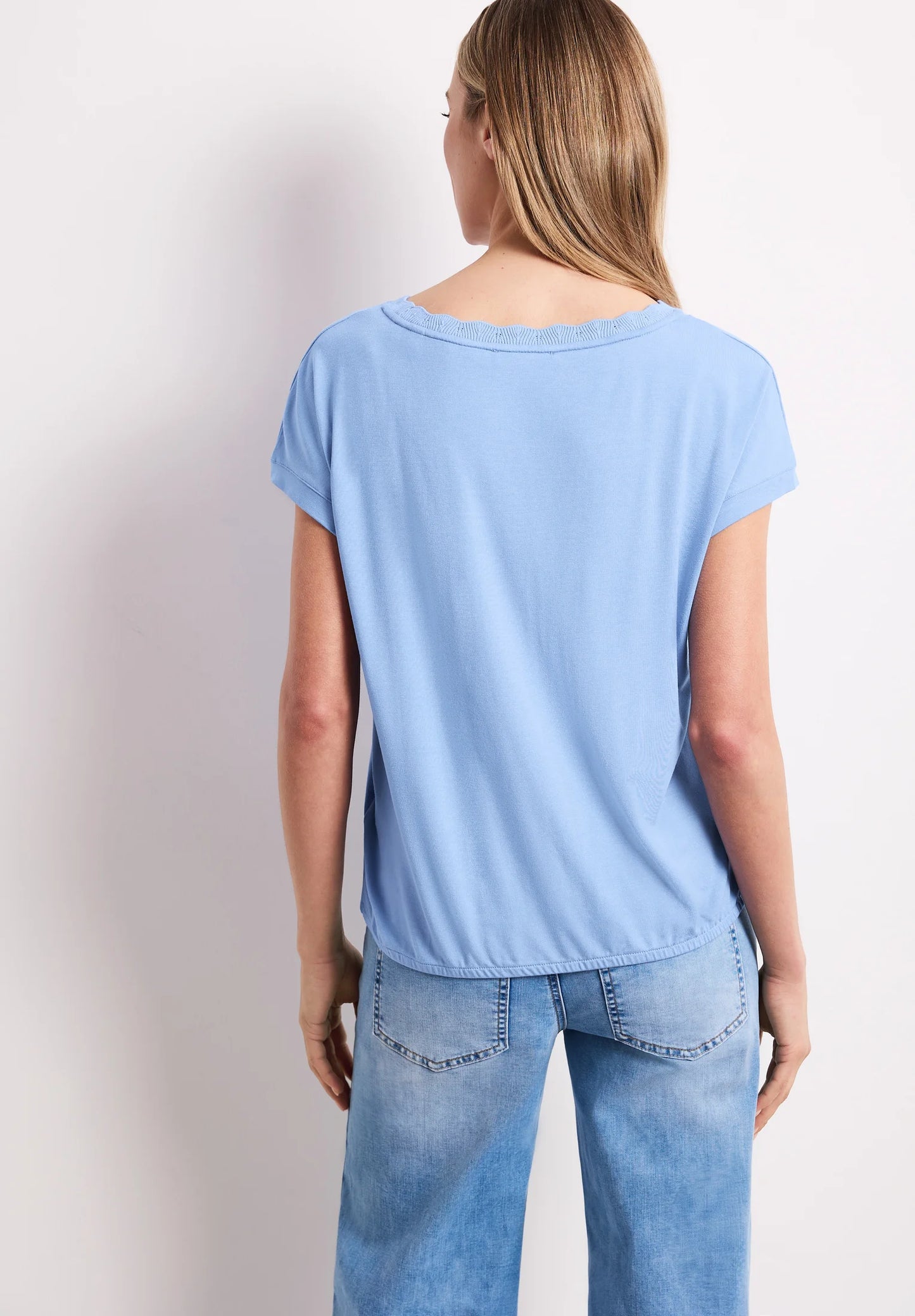 shirt w.deco neckline tape